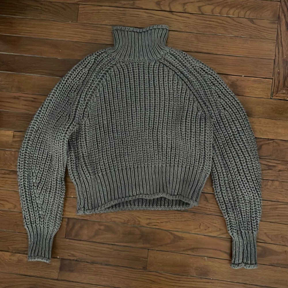 Grey Cropped Turtleneck